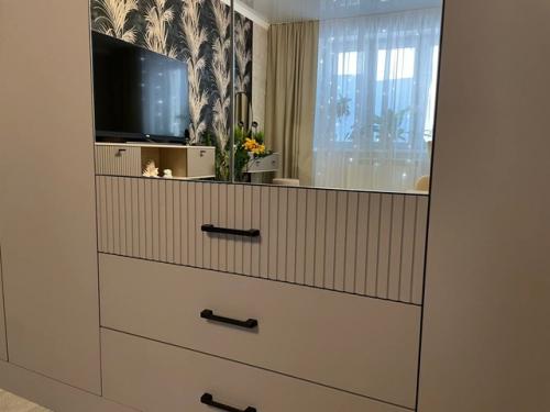 Татьяна!  Вы главное украшение вашего дома, а компания прогресс просто добавили красивую мебель! 03