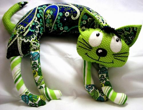 В том случае, если у вас нет кота, можно завести котоподушку. 03