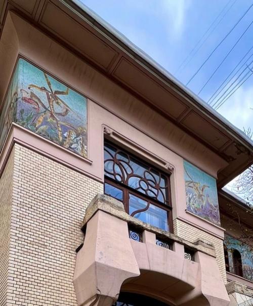 Чуковский называл этот дом Гадким, а мы им восхищаемся. 02