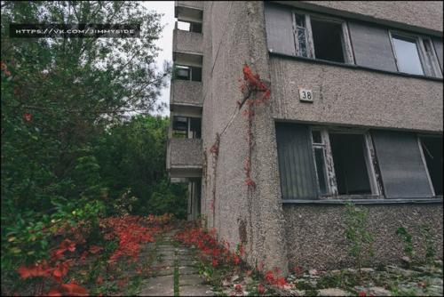 16-Ти этажки по героев Сталинграда Припяти, дома номер 9 и 12 соответственно, стоят друг напротив друга - через улицу. 03