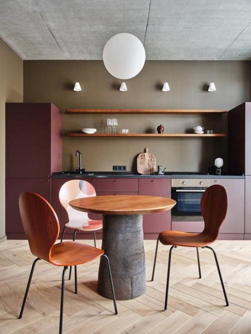 Заказчица этой квартиры работает в сфере моды и тонко чувствует цвет и стиль. 01