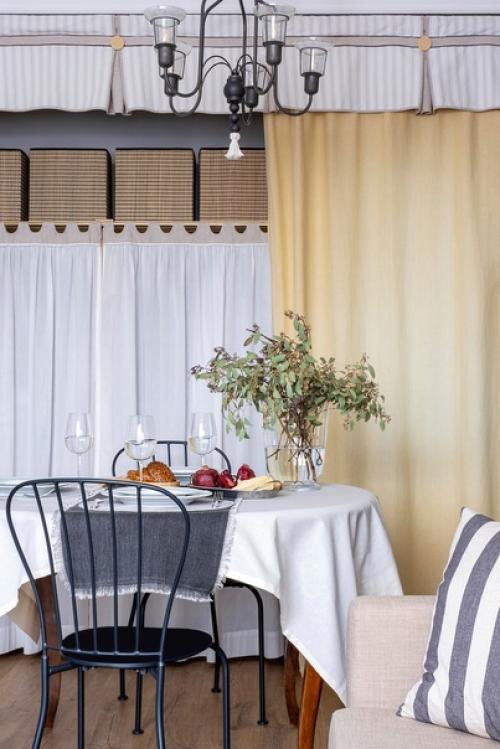 Небольшая двухкомнатная квартира с кухней в коридоре. 03