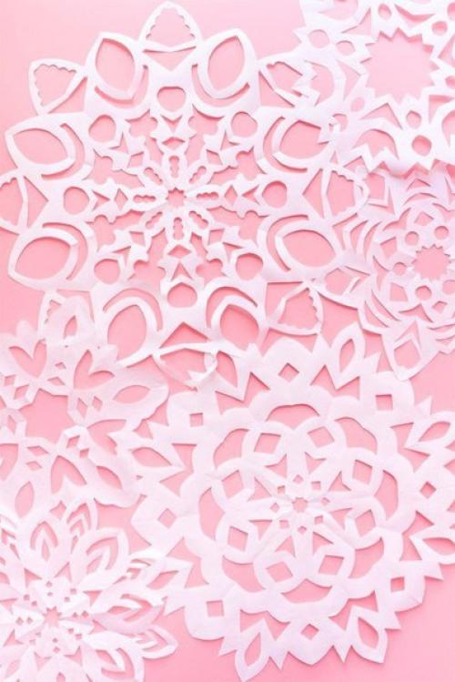 Все привыкли вырезать маленькие снежинки? 01