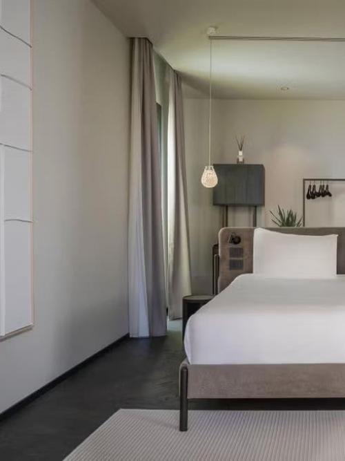 В Римини появился необычный дизайнерский отель Mode, открытый на месте старого здания Arlesiana. 06