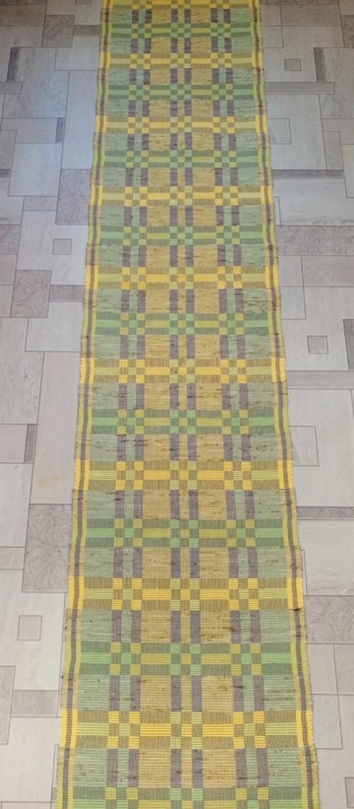 Домотканый половик на горизонтальном ткацком стане соткан. 02