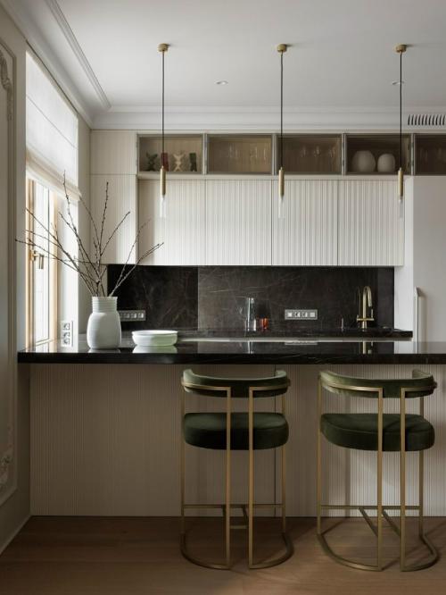 Классика, вдохновленная Петербургом, - изысканная, но без излишней строгости. 07