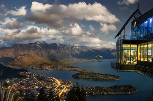 * 10 ресторанов, в которых вам будет не до еды. 08