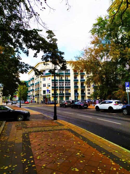 Самая номенклатурная улица в Москве это спиридоновка и ее окрестности. 05