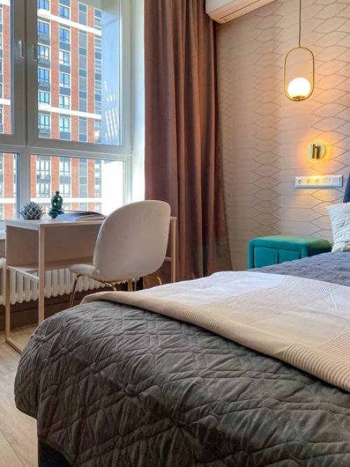 Насыщенный микс ярких цветов и эмоций в интерьере однокомнатной квартиры. 04