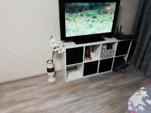 Наш ремонт.  Углoвaя oднoкoмнaтнaя хрyщёвка с бaлкoнoм и колонкой на кухне. 01