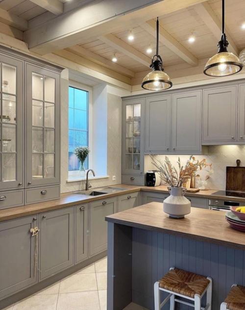 Кухня, в которой просторно - это удача. 01