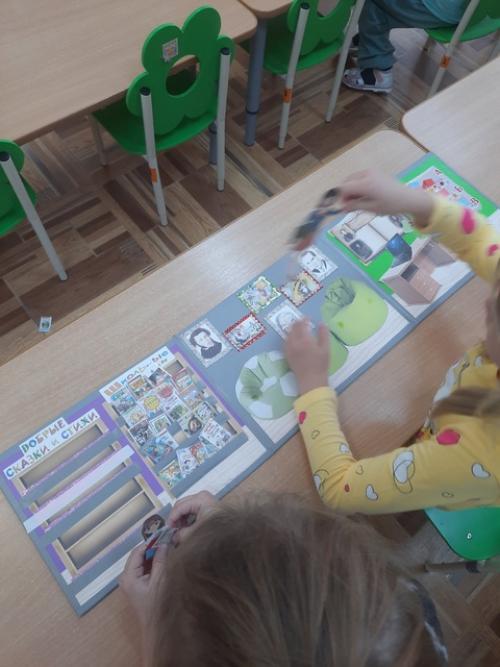 А вы когда-нибудь в детстве делали домик для бумажных кукол из тетради? 05