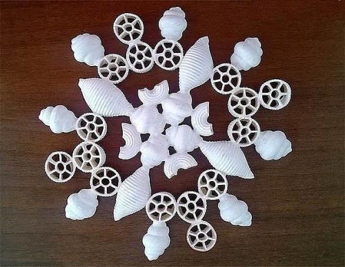 Снежинки из макарон своими руками снежинка - один из главных элементов новогоднего декора. 05
