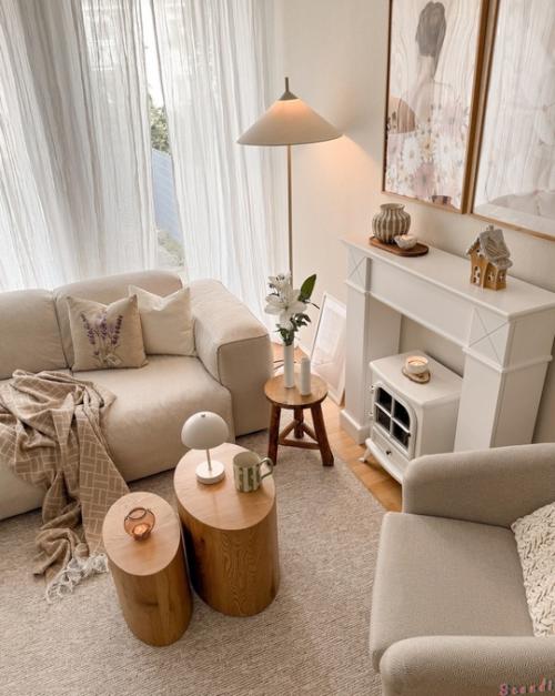 Как же уютно в этом светлым доме с тёплым освещением и деталями из светлого дерева. 02