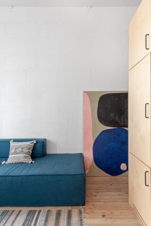 Как вам такая организация пространства со спальной зоной между санузлом и кухней - гостиной? 03