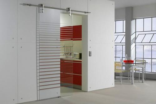 Двери в стиле хай - тек свободно чувствуют себя в просторных минималистичных интерьерах, где много воздуха и света.  