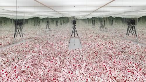 Yayoi Kusama. Infinity Mirror Room - Phalli's Field (Floor Show), 1965. 04