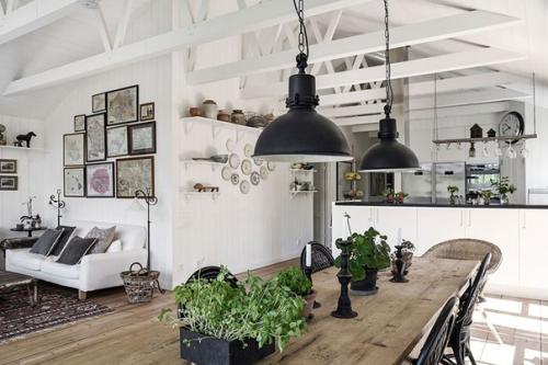 Альбом номер 2. черный фасад и уютные белые интерьеры: светлый летний домик в Швеции. 03