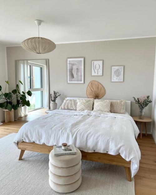 Основа этого скандинавского интерьера состоит из белого и бежевого цвета, теплого дерева и капли зеленых растений. 01