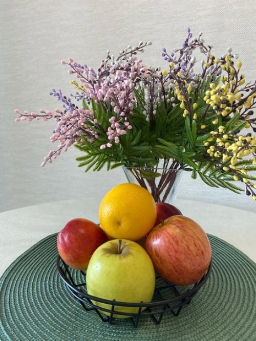 Металлическая корзинка станет прекрасным дополнением вашего интерьера и поможет организовать хранение полезных мелочей. 03