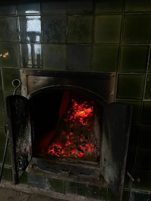 На окраине вышнего Волочка стоит единственный в городе дом в стиле модерн - деревянная усадьба купцов рябушинских. 02