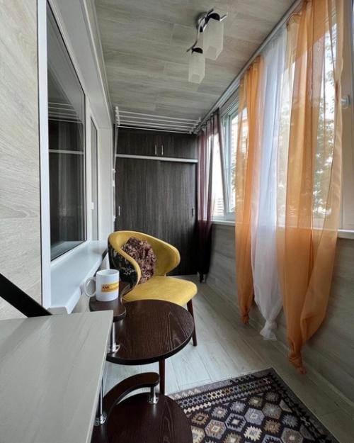 Мой балкон простаивает холодный и просто так. 03