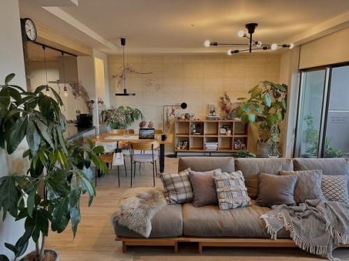 Квартиры в Японии с застекленными балконами и красивым интерьером выглядят очень элегантно и современно. 02