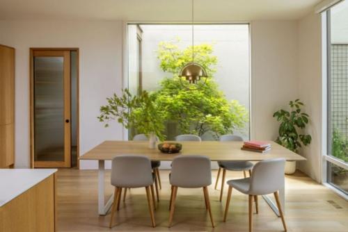 Этот кондоминиум, обновленный специалистами из сиэтлской студии Shed, является частью комплекса, спроектированного гордоном уокером. 06 Этот кондоминиум, обновленный специалистами из сиэтлской студии Shed, является частью комплекса, спроектированного гордоном уокером. 06