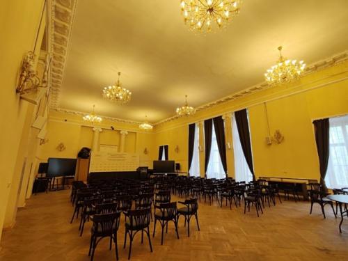 Посмотрела спектакль в мастерской 12 Никиты Михалкова и отправилась гулять по поварской улице. 03