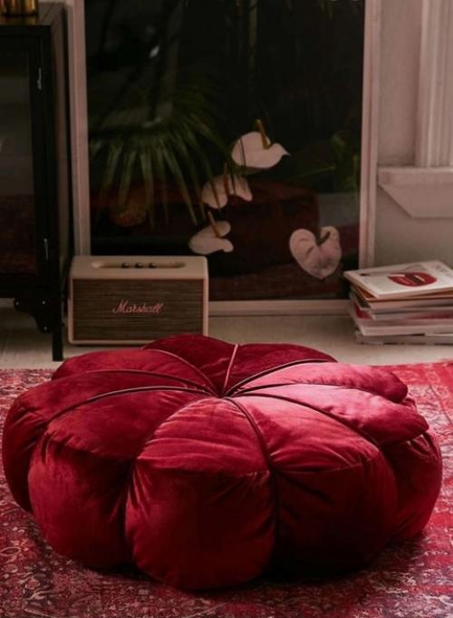 Рецепт салата с корейской морковкой и копченой курицей.  Ингредиенты:  Морковь по-корейски - 400 Грамм. Копченый окорок - 1 Штука. 04