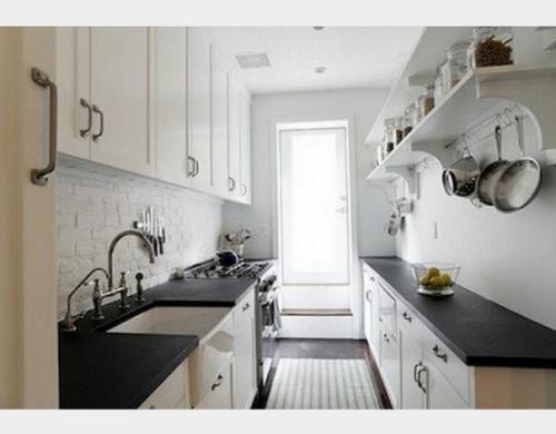 Уважаемые ребята, нужен ваш совет относительно зонирования параллельной кухни. 01