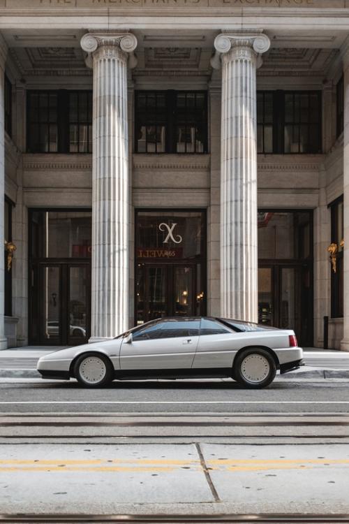 40 лет назад этот серебристый клинышек был впервые показан публике на британском международном мотор - шоу в Бирмингеме. 06