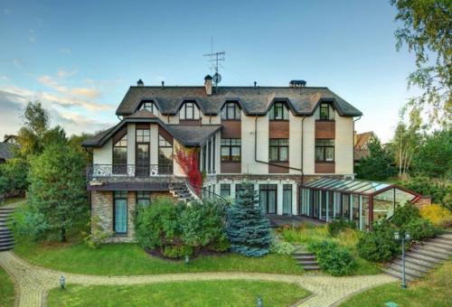 Д. хязельки.  Изысканный коттедж для избирательных покупателей, дом с характером, который подойдет далеко не каждому! 01