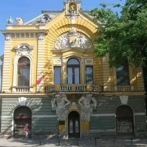 Атланты балкон поддерживают. 03