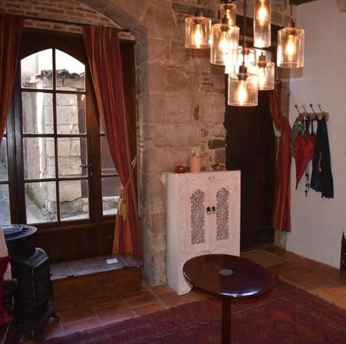 Современный интерьер дома в сент - антонен - нобль - Валь, основанного в Xiii веке. 02