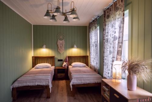 Мы рассказывали об интересных домах в необыкновенном городе Суздаль, но оказалось упустили еще один интересный домик. 01