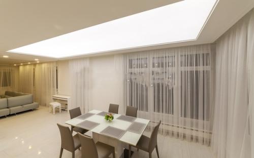 Фактуры натяжных потолков, давайте разберем самые популярные вариации. 07