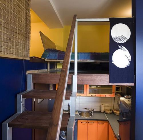 Крошечная квартира музыканта: 27 квадратных метров, где поместились камин, пианино, контрабас и многое другое. 03