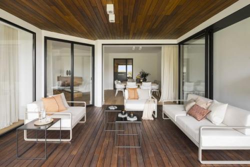 Белый интерьер квартиры в Барселоне. 03