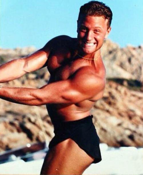 Танцующий миллионер, король Instagram и самый счастливый человек: интересные факты о Джанлуке вакки. 01