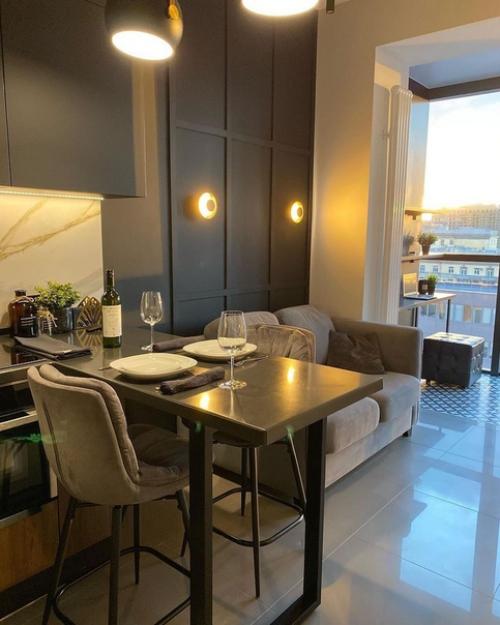 Тут всё идеально особенно балкончик. 03