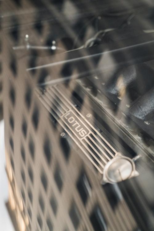 40 лет назад этот серебристый клинышек был впервые показан публике на британском международном мотор - шоу в Бирмингеме. 07