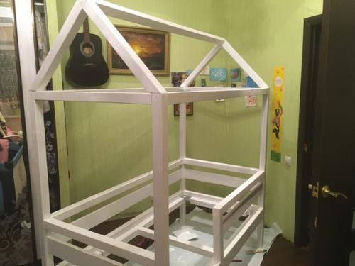 Вот такую кровать для дочери соорудил наш подписчик. 02