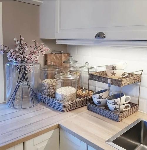 Оформление интерьера кухни в ЭКО - стиле, с плетёными изделиями. 01