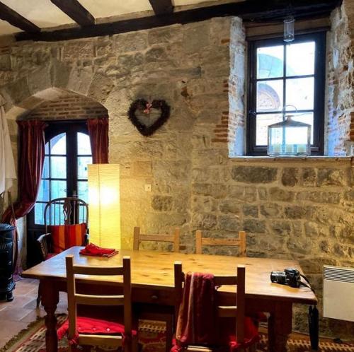 Современный интерьер дома в сент - антонен - нобль - Валь, основанного в Xiii веке. 03