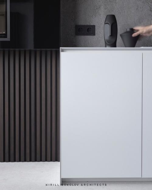 Стильная квартира, площадью 110 квадратных метров в монохромной цветовой гамме с панорамным видом на город и эргономичной планировкой. 04