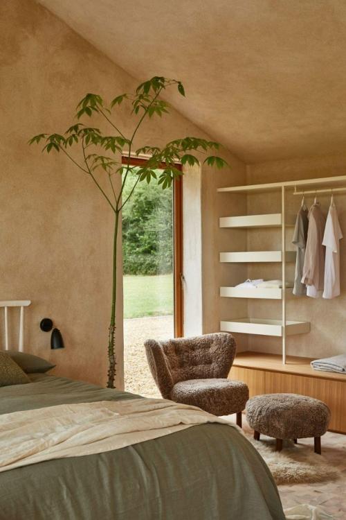 Крафтовый модернизм в интерьере - это баланс между грубостью формы и теплом ручной работы. 08