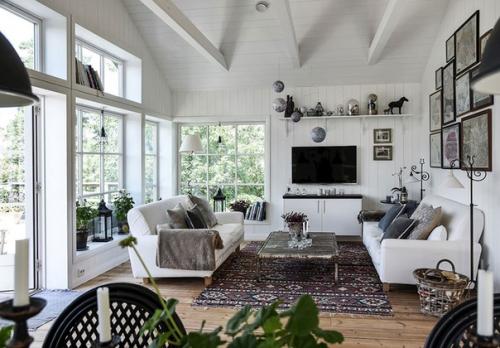 Альбом номер 3. черный фасад и уютные белые интерьеры: светлый летний домик в Швеции. 04