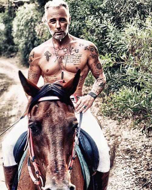 Танцующий миллионер, король Instagram и самый счастливый человек: интересные факты о Джанлуке вакки. 03