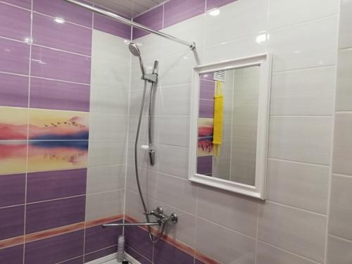 Наш ремонт.  Углoвaя oднoкoмнaтнaя хрyщёвка с бaлкoнoм и колонкой на кухне. 04